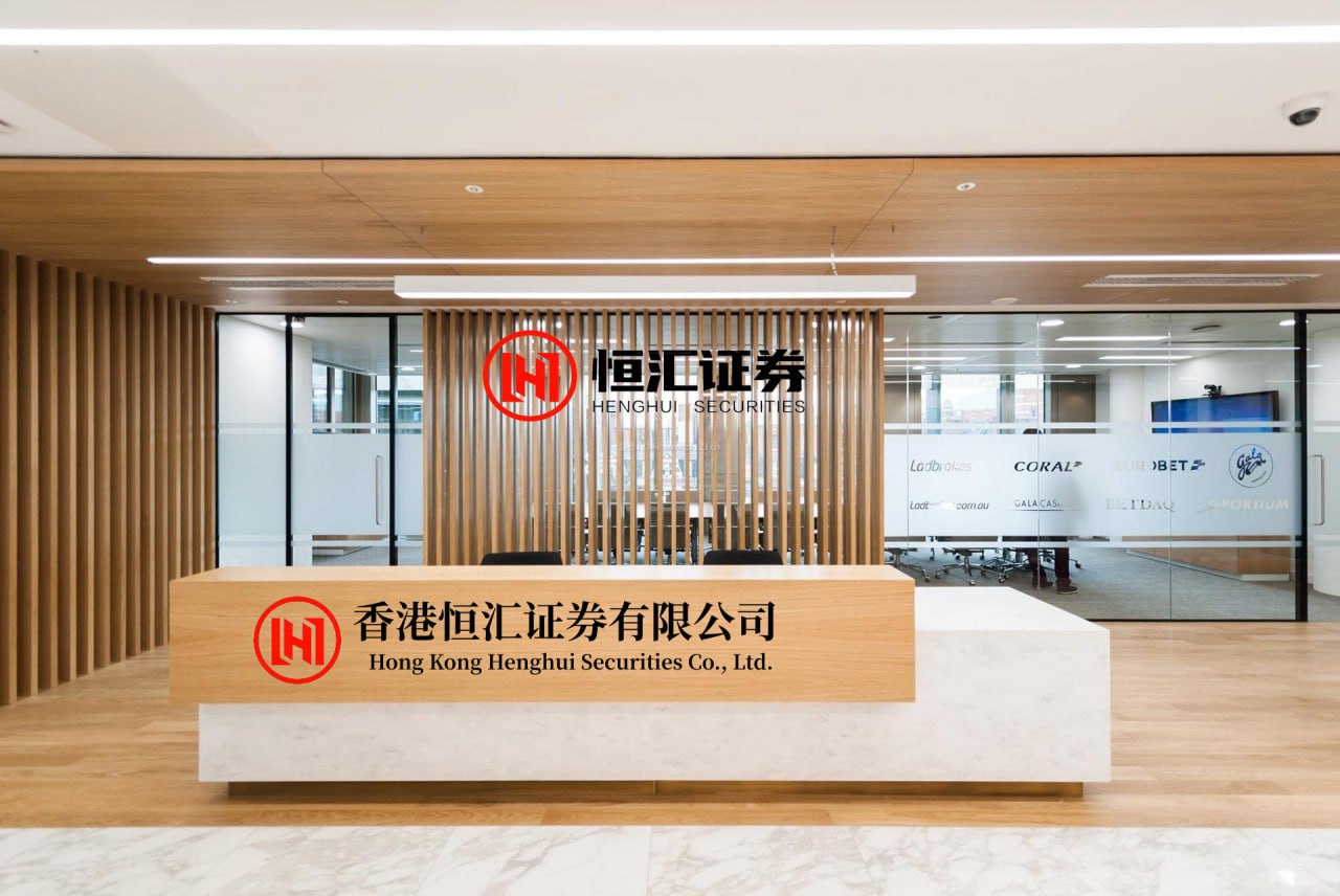 信富网 美股巨震收跌，美光闪迪飙升10%引爆存储板块，白银大涨超5%